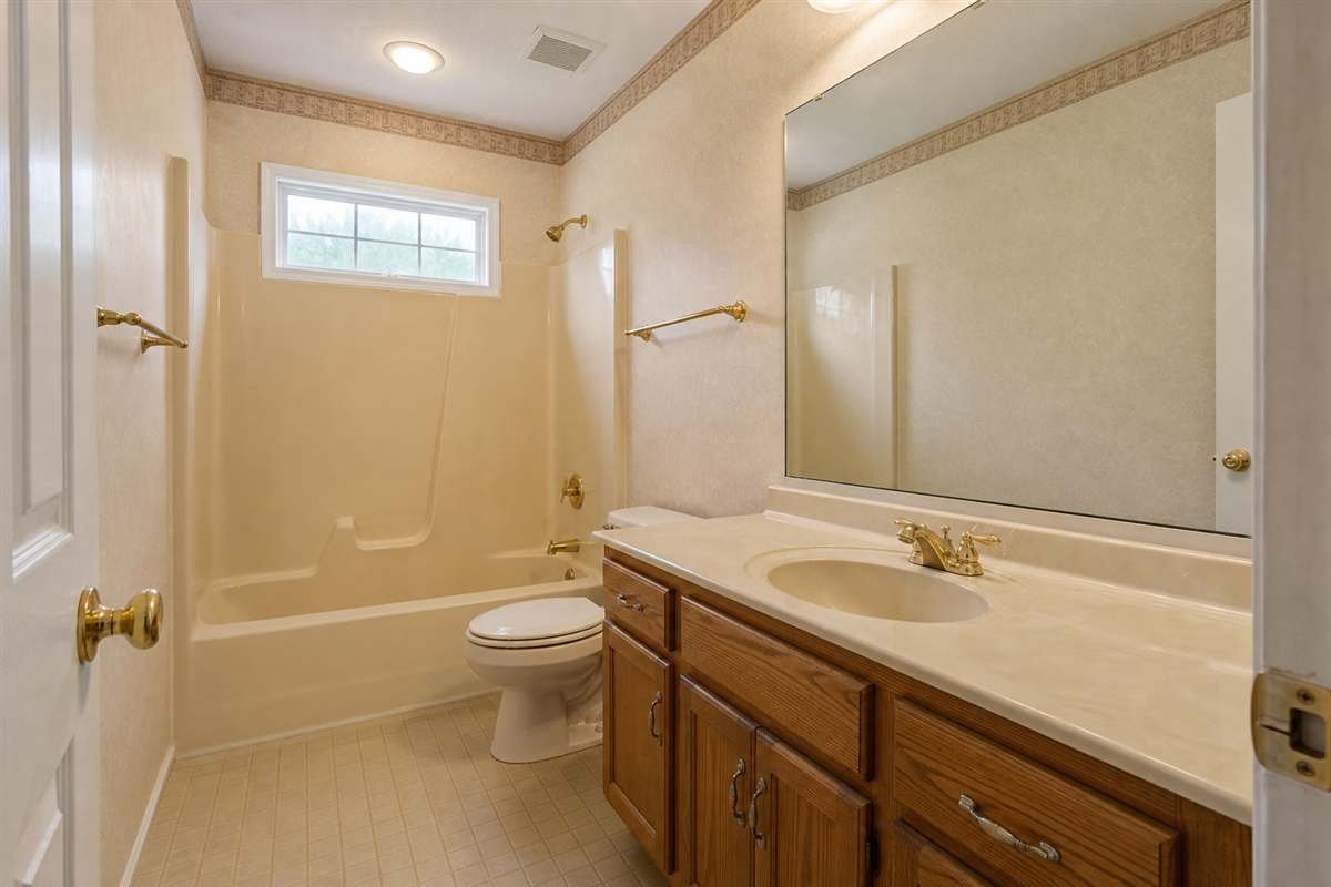 Columbus bathroom before remodeling